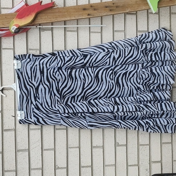 Black & White Skirt - Picture 2 of 9